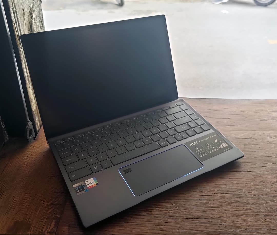 Laptop văn phòng chuẩn EVO mà chơi được cả game ?