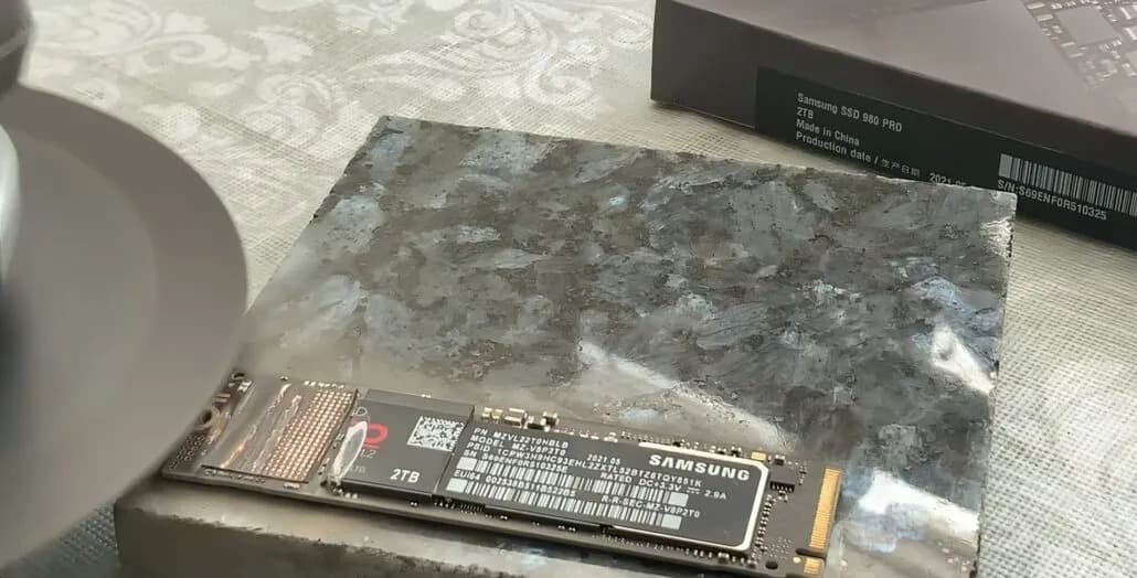 Samsung bày cách cho khách hàng đập ổ SSD 980 Pro để đổi bảo hành